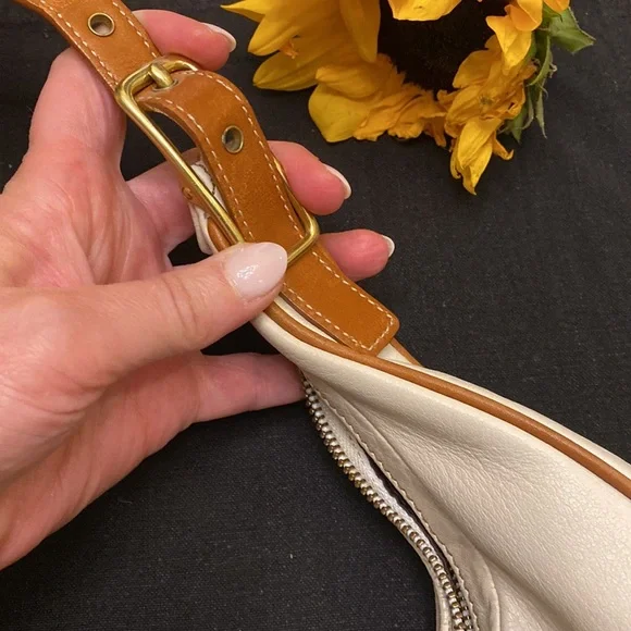 Cream with saddle detail COACH Zoe hobo shoulder bag - Picture 4 of 8